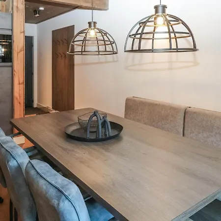 Mit Terrasse אפריץ