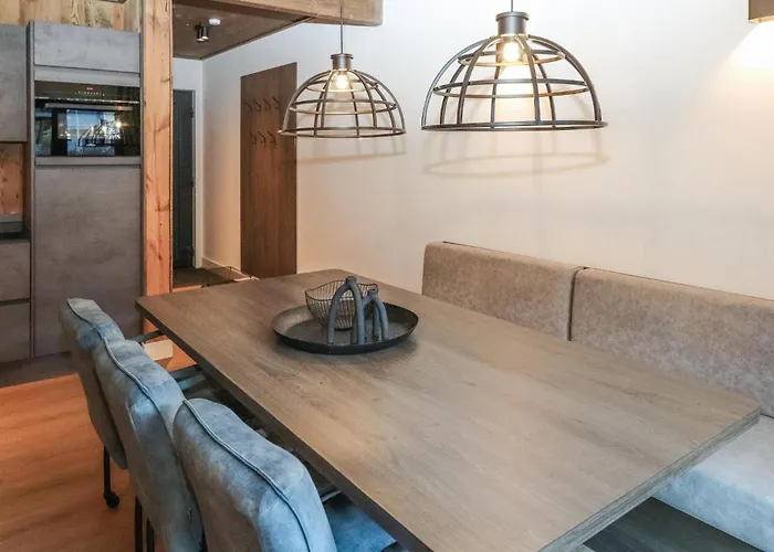 Mit Terrasse אפריץ