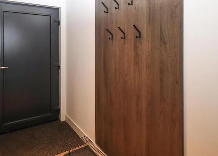 Mit Terrasse אפריץ